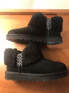 NWOB UGG Ultra Mini Braid Boots Womens Sz 7 Black Suede Sheepskin Lined Ankle * - Picture 1 of 16