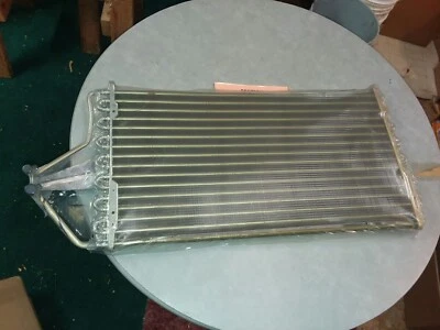 Olds Delta 88 & 别克 Electra 空调冷凝器 p.n.3094991 通用原始设备制造商全新无标签   — 第 1/4 张图片