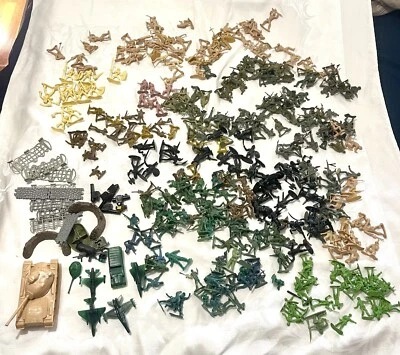 Soldados de juguete de plástico, 350 hombres mixtos del ejército con tanque extra, aviones de combate, etc... Foto 1 de 4