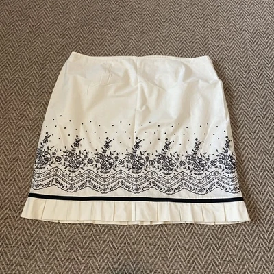 Oscar De La Renta Ivory Skirt Black Embroidery Ruffle Trim Size 20W Feminine - Image 1 of 4