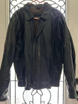Chaqueta Bomber Pierre Cardin Para Hombres De Colección Forrada de Cuero Cremallera Completa Negra Talla L Foto 1 de 4