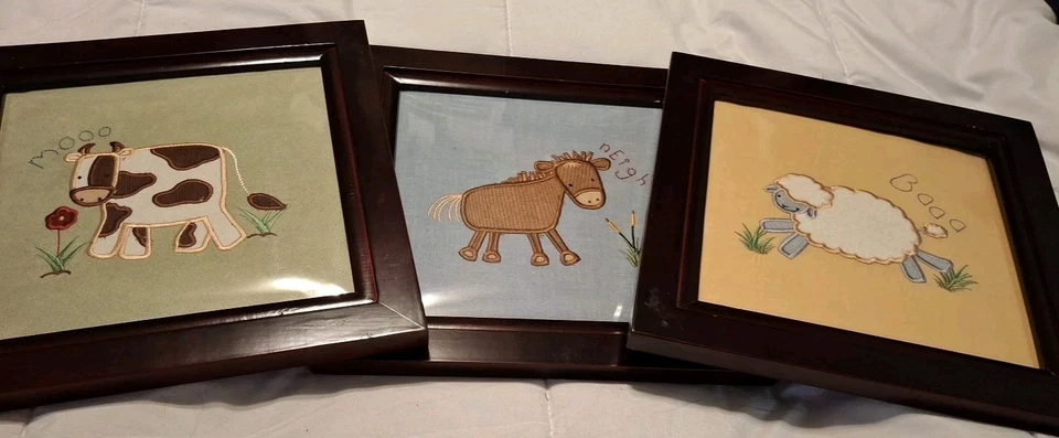 NUEVO Arte de pared de casa de campo línea para niños 3 animales de tela enmarcados usados pero lindos Foto 1 de 4