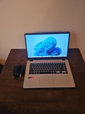 ASUS VivoBook 15.6" FHD - R5 2500U - 8GB RAM - RX Vega 8 - 256GB SSD - Gold - Image 1 of 4