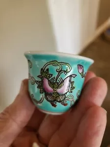 Vintage Tiny 1 1/2" X 1 3/4" Famille Rose Butterfly Porcelain Teacup Chinese - Picture 1 of 5