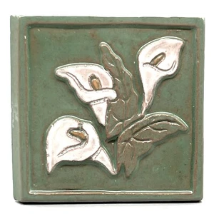 VTG NOS White CALLA LILY Green Arts & Crafts 4" CALIF ART POTTERY TILE Donnal - Picture 1 of 12