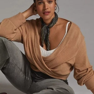 Anthropologie Twist-Front Strick Top Large hellbraun Langarm lässig weich Pullover - Bild 1 von 14