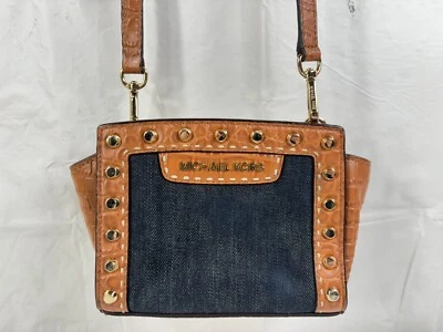 Bolsa tiracolo Michael Kors Selma Messenger jeans escuro - Imagem 1 de 4