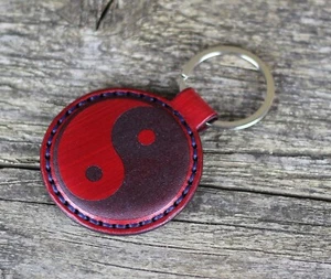 Ying Yang Leder Schlüsselanhänger, Harmony Keyfob, Yoga Schlüsselanhänger. - Bild 1 von 9