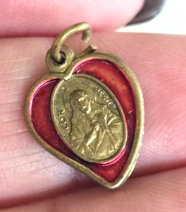 Vintage Italy Sacred Heart of Jesus Red Enamel Heart Shaped Brass Medal 1/2" - Picture 1 of 4