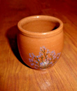 Kleiner brauner Topf Blumentopf Übertopf mit Dekor rund Keramik, Top Zustand - Bild 1 von 3