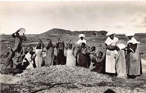 LESOTHO - Threshing corn - Ed. F. Chapeau 4 - Picture 1 of 2