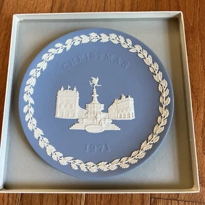 Vintage Jasper Wedgewood 1971 chistmas PLATE 8” Diameter - Picture 1 of 9