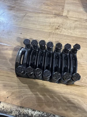 Tapa y pernos de cojinete principal de 6 cilindros AMC 258 Jeep CJ Wrangler Wagoneer J10 J20 Foto 1 de 4