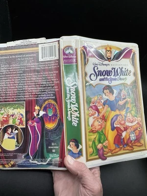 Snow White And The Seven Dwarfs VHS 1994 Walt Disney Masterpiece W/ Inserts - Image 1 of 4