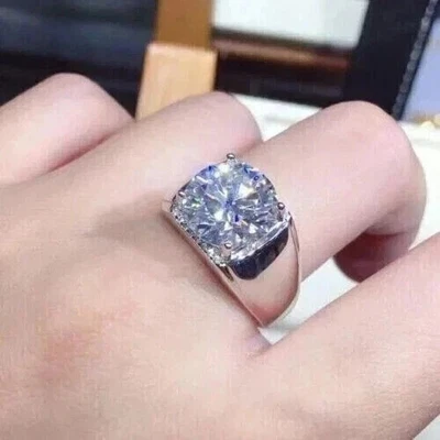 Anillo de compromiso solitario de diamantes creado en laboratorio de 2,50 quilates enchapado en oro blanco de 14 quilates para hombre Foto 1 de 4