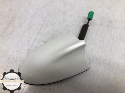 Antena de radio satelital Infiniti QX30 2017-2019 techo trasero aleta de tiburón OEM Foto 1 de 4