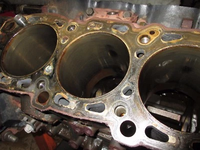 Hyundai XG350 G6AU 2005 OEM motor bloque de cilindros desnudo (construcción de carbono) Foto 1 de 4