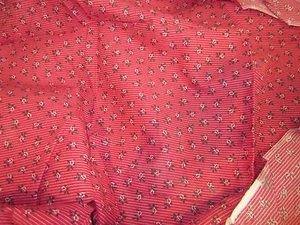 Fabric Traditions Christmas Fabric Red And White With Holly Brand New 1 Yard - Picture 1 of 1