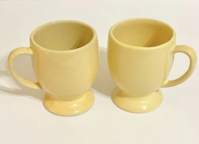 Conjunto de 2 xícaras de café com pedestal Gail Pittman Hospitality Collection amarelo manteiga - Imagem 1 de 4