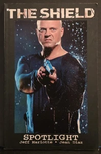 The Shield Spotlight TPB IDW Comic Handel Taschenbuch Vic Mackey Strike Team - Bild 1 von 2