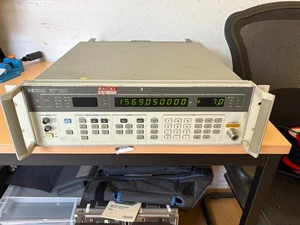 HP 8657B Signal Generator 100 kHz to 2.06 GHz (R4) - Picture 1 of 5