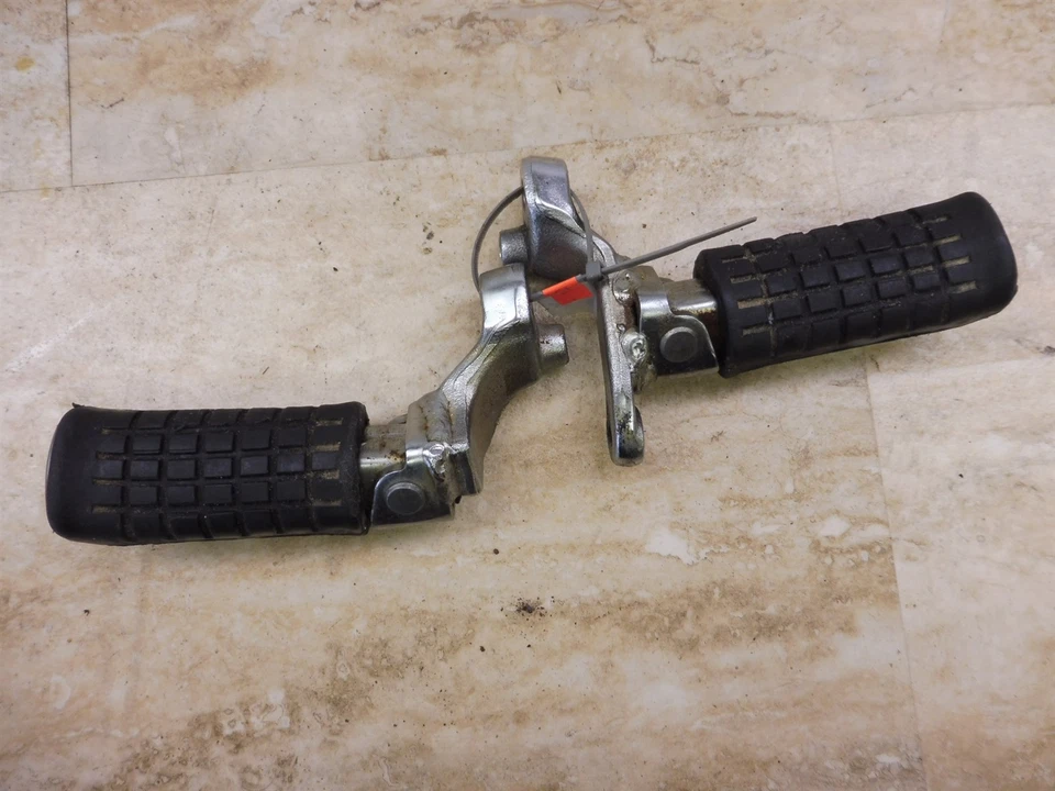 1985 Honda CB650 CB650SC Nighthawk H1440' front driver foot pegs rests set pair - Image 1 of 1