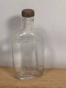 Botella de licor de media pinta de vidrio transparente excavada a mano de colección en el metro cremallera 68108 - Imagen 1 de 7