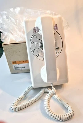 Teléfono de pared de colección años 50-70 AT&T Southern New England #554 esfera giratoria blanca Foto 1 de 4