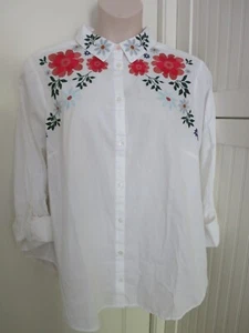 Top manga enrollable Maeve Anthropologie blanco bordado floral abotonada Plus 24W - Imagen 1 de 12