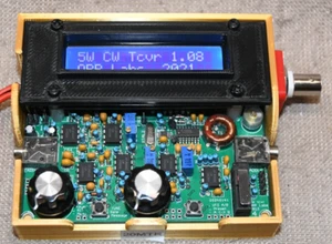 Receptor QRP de 20 metros QRP Labs QCX con base impresa en 3D - Imagen 1 de 2