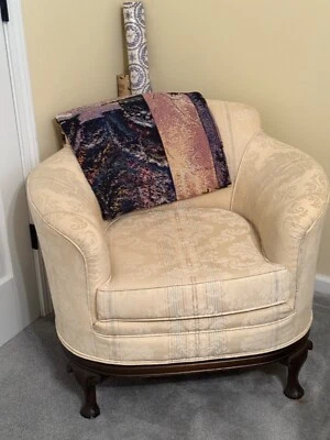 sofá y silla salón antiguo Foto 1 de 2