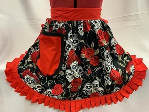 RETRO VINTAGE 50s STYLE HALF APRON / PINNY - SKULLS & ROSES on BLACK - Picture 1 of 8