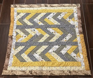 VTG Handmade Patchwork Quilt Throw Cottage Floral Bees Yellow  33"x 35" Decor - Picture 1 of 7