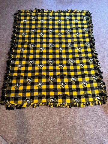 NHL PITTSBURGH PENGUINS Double-Thick Fleece Bedspread/Blanket - 67"x57" Cover