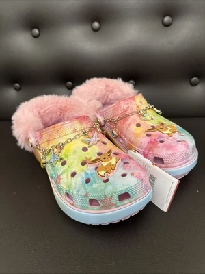 NUEVO Zuecos Crocs Pokemon Eevee Clásicos Plataforma Mujer Talla 7 Rosa Multi Piel Foto 1 de 4