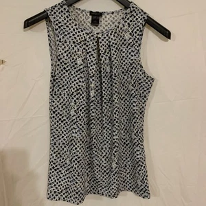 Ann Taylor Women’s sleeveless Blouse Size S - Picture 1 of 4