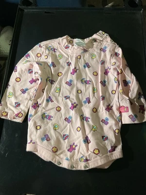 Traje corporal mameluco vintage de la tienda Disney talla 24M - cubierto de juguete - rosa Foto 1 de 4