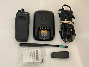 Motorola MOTOTRBO XPR6350 VHF 136-174MHz Digital Radio AAH55JDC9LA1AN - Picture 1 of 9