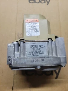 Lennox Honeywell VR8205M2823 Furnace Gas Valve 60J5901 - Picture 1 of 6