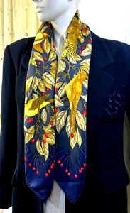 Great! HERMES Les merises 100% Silk Carre 90 Scarf Navy blue Red Gold #7116 - Picture 1 of 12