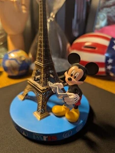 Disneyland Paris Mickey Mouse Eiffelturm Souvenir Figur Sammlerstück LESEN - Bild 1 von 6
