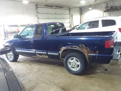 Radiador compatible con 96-05 Blazer S10/Jimmy S15 2080101 Foto 1 de 4