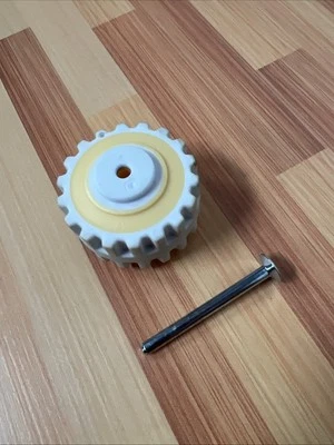 Pieza de repuesto Safety 1st Walker rueda trasera neumático amarillo y varilla Foto 1 de 3