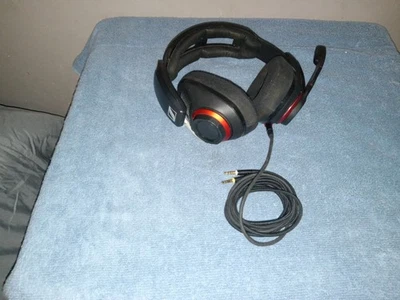 Auriculares para juegos Sennheiser GSP 500 negro/rojo con cable micrófono con cancelación de ruido Foto 1 de 4