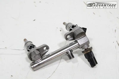 Subaru Outback 2020-2025 motor de 2,5 L rampa de riel de combustible derecho e inyectores OEM Foto 1 de 4