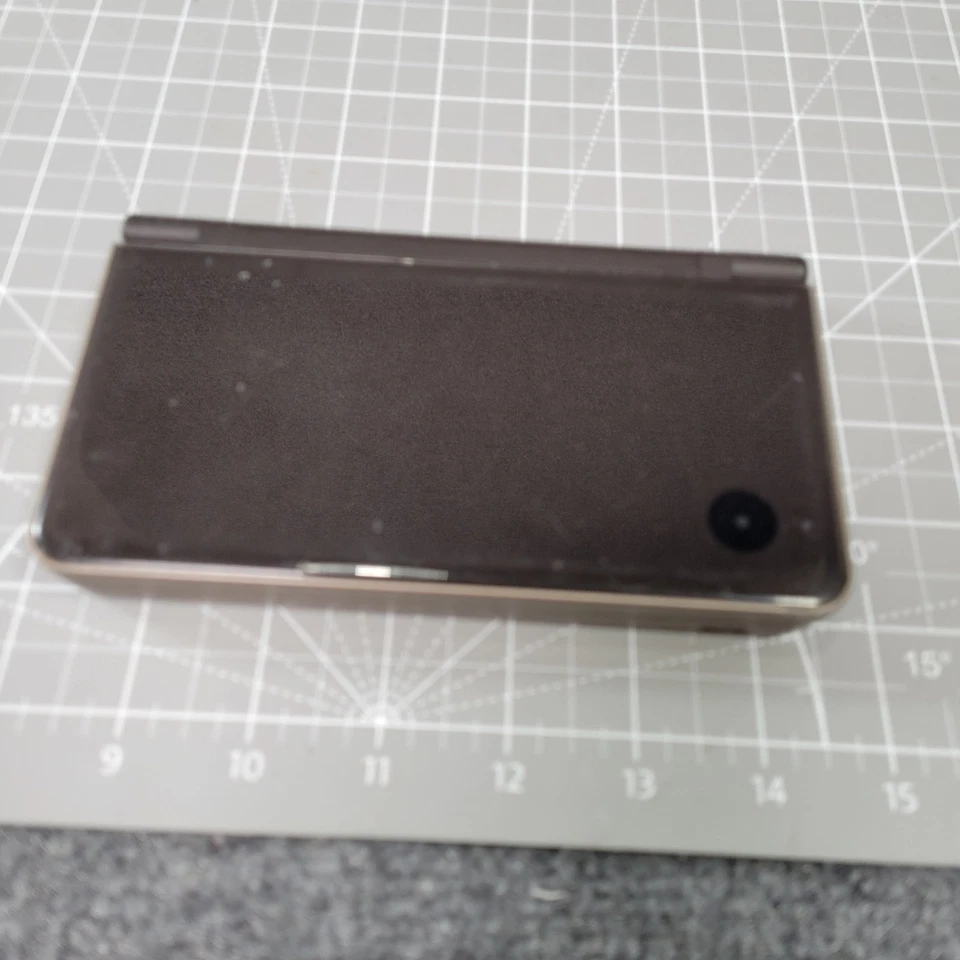 Nintendo DSI XL UTL-001 Handheld Console PARTS REPAIR Bad Top Screen Black/Brown - Image 1 of 4