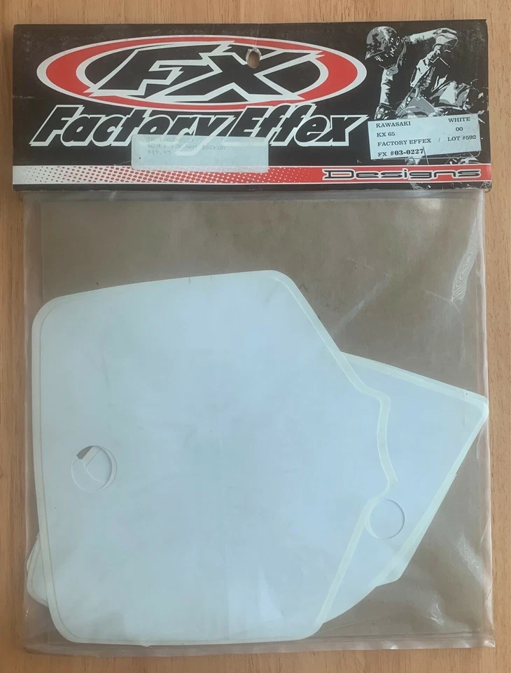 Fondo de matrícula Kawasaki KX65 (2000) blanco efecto de fábrica Foto 1 de 1