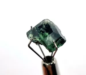 3.93 ct green Tsavorite partial garnet crystal - Merelani Hills, Tanzania - Picture 1 of 11