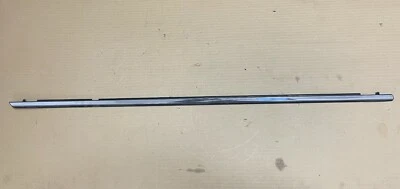 SUBARU OEM Outback Janela Traseira/Porta-Cinto Moldagem Tira Meteorológica Direita 62280AL02B - Imagem 1 de 4