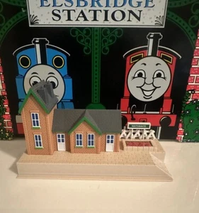 2005 Tomy Thomas Train Rare HTF Trackmasters Maithwaite Station Piece W/Sign - Picture 1 of 2